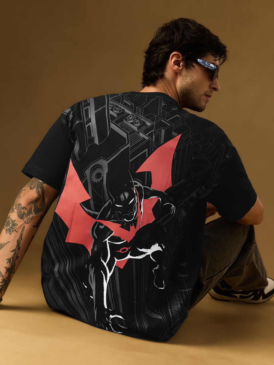 Ultimate Graphic Tees Duo - Prehistoric Paradise & Batman Beyond Oversized T-Shirts